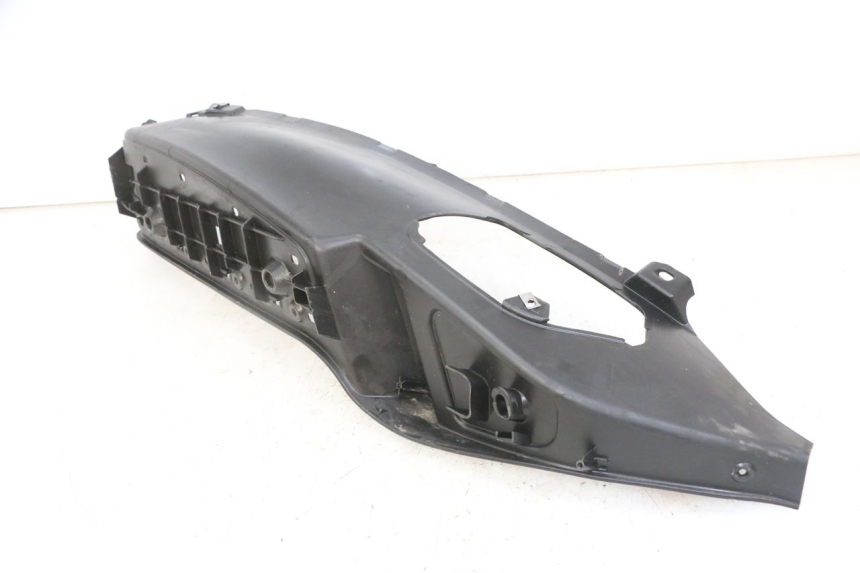 photo de CARENA PEDANA DESTRA PIAGGIO MP3 LT 300 (2010 - 2016) - Zoom sullo stato d'uso