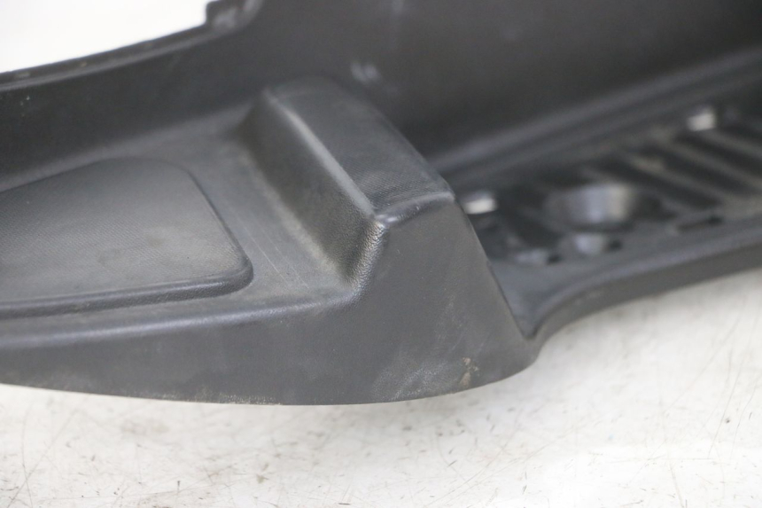 photo de CARENA PEDANA DESTRA PIAGGIO MP3 LT 300 (2010 - 2016) - Dettagli dei punti di fissaggio