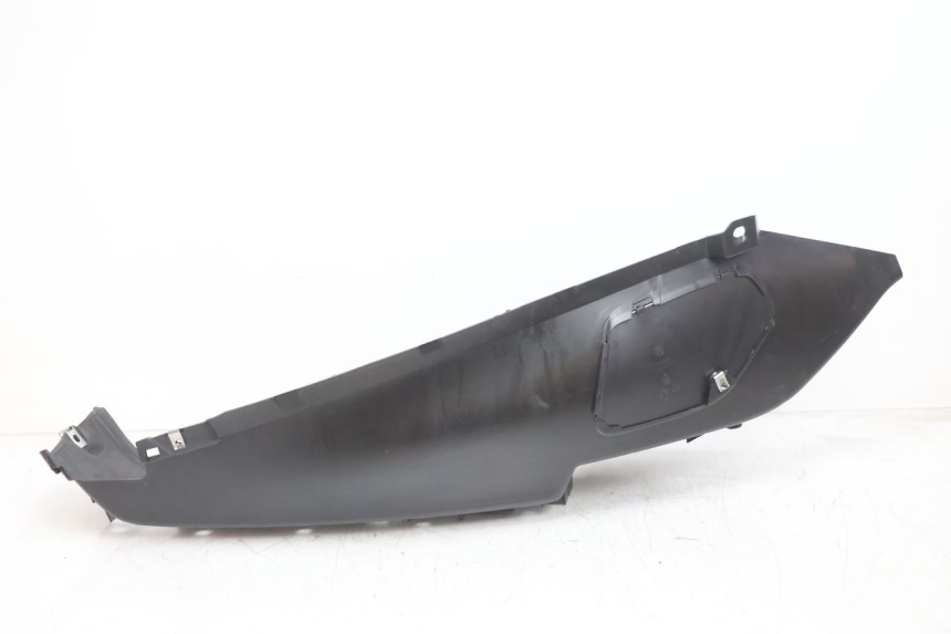 photo de Pedana destra PIAGGIO MP3 LT 300 (2010 - 2016) - Dettagli dei punti di fissaggio