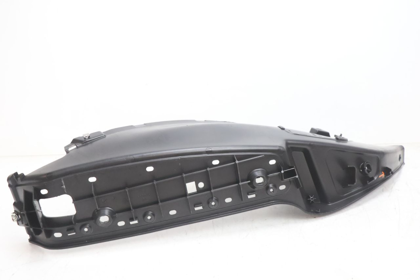 photo de Pedana destra PIAGGIO MP3 LT 300 (2010 - 2016) - Stato della superficie e materiale