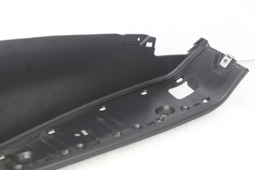 photo de MARCHE PIED DESTRO PIAGGIO MP3 500 (2014 - 2017) - Dettagli dei punti di fissaggio