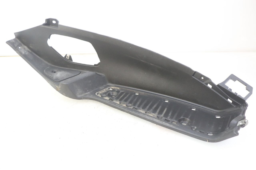 photo de MARCHE PIED DESTRO PIAGGIO MP3 125 (2006 - 2014) - Dettagli dei punti di fissaggio