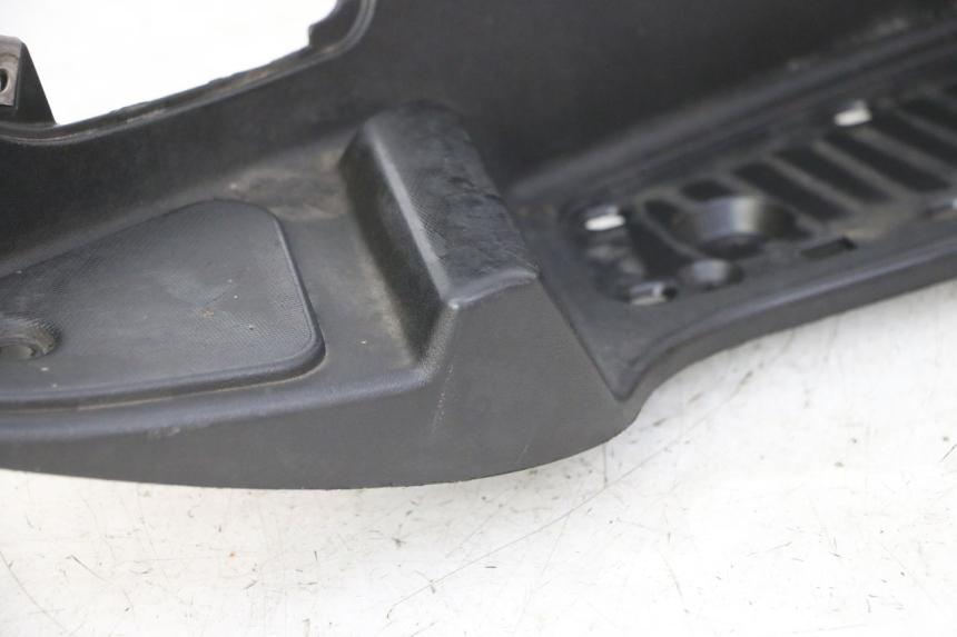 photo de MARCHE PIED DESTRO PIAGGIO MP3 125 (2006 - 2014) - Stato della superficie e materiale