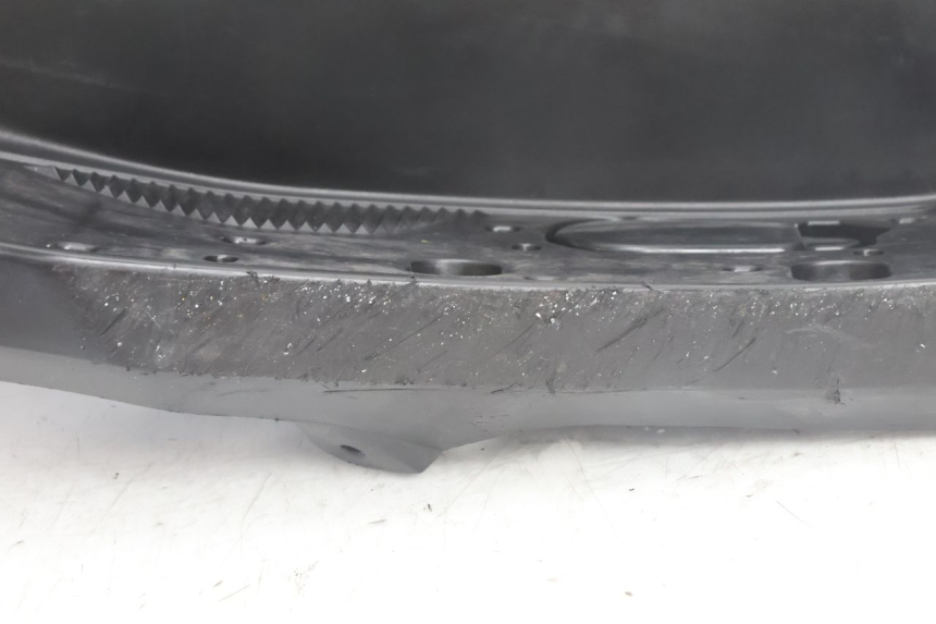 photo de CARENA PEDANA DESTRA YAMAHA N-MAX NMAX 125 (2021 - 2024) - Dettaglio del componente