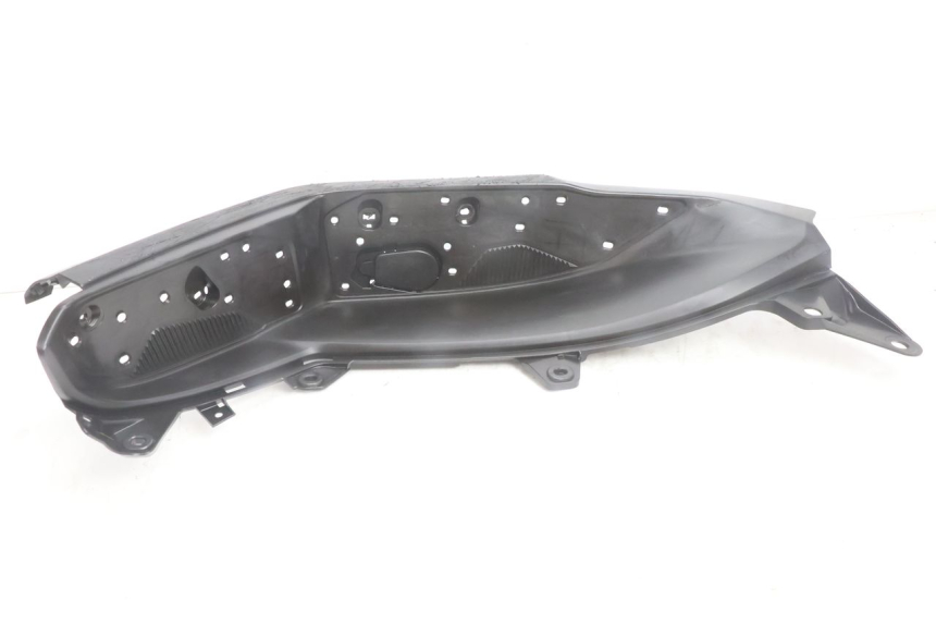 photo de CARENA PEDANA DESTRA YAMAHA N-MAX NMAX 125 (2021 - 2024) - Primo piano tecnico
