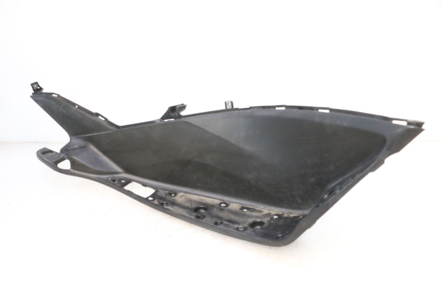 photo de CARENA PEDANA DESTRA HONDA PCX (JF57/JF64) 125 (2014 - 2018) - Dettagli dei punti di fissaggio