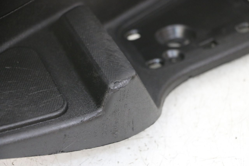 photo de MARCHE PIED DESTRO PIAGGIO MP3 LT 400 (2007 - 2012) - Dettagli dei punti di fissaggio