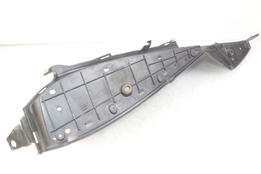 photo de MARCHE PIED DESTRO PEUGEOT SATELIS 125 (2006 - 2009) - Zoom sullo stato d'uso