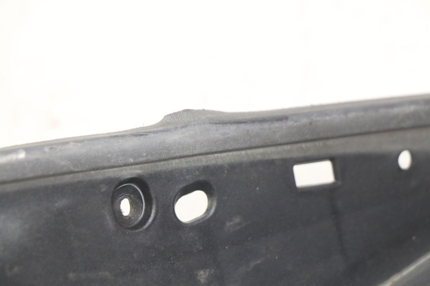 photo de MARCHE PIED DESTRO PEUGEOT SATELIS 125 (2006 - 2009) - Primo piano tecnico