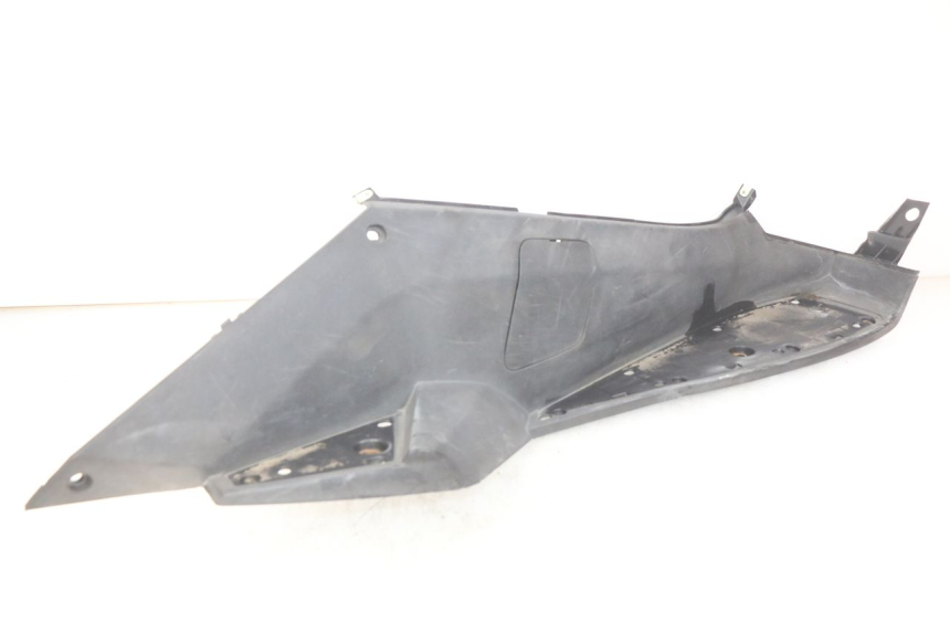 photo de MARCHE PIED DESTRO PEUGEOT SATELIS 125 (2006 - 2009) - Stato della superficie e materiale