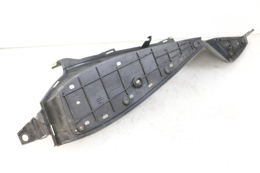 photo de CARENA PEDANA DESTRA PEUGEOT SATELIS 250 (2006 - 2012) - Altra angolazione