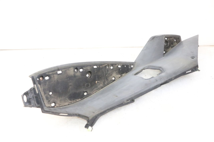 photo de CARENA PEDANA DESTRA PEUGEOT SATELIS 250 (2006 - 2012) - Vista d'insieme del prodotto