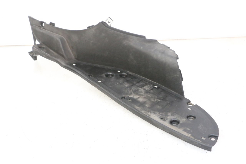 photo de CARENA PEDANA DESTRA APRILIA SCARABEO GT TOURING 125 (1999 - 2005) - Dettagli dei punti di fissaggio