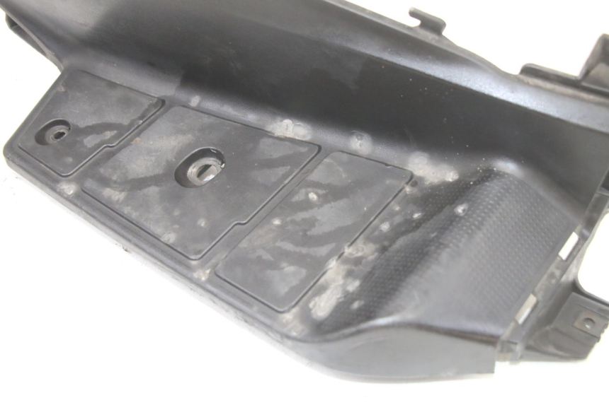 photo de CARENA PEDANA DESTRA SUZUKI BURGMAN 125 (2015 - 2017) - Zoom sullo stato d'uso