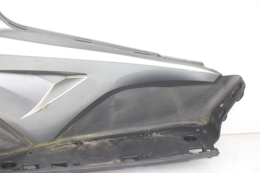 photo de CARENA PEDANA DESTRA KYMCO X-CITING XCITING 400 (2014 - 2018) - Altra vista dell'articolo