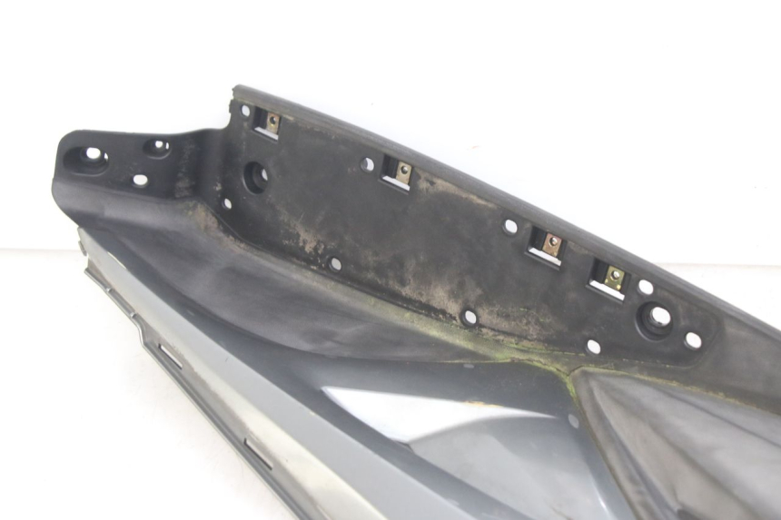 photo de CARENA PEDANA DESTRA KYMCO X-CITING XCITING 400 (2014 - 2018) - Dettagli dei punti di fissaggio