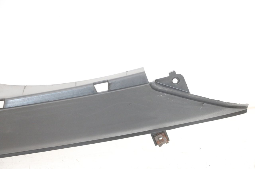 photo de CARENA PEDANA DESTRA YAMAHA NEO'S NEOS 2T EASY 50 (2013 - 2016) - Dettagli dei punti di fissaggio