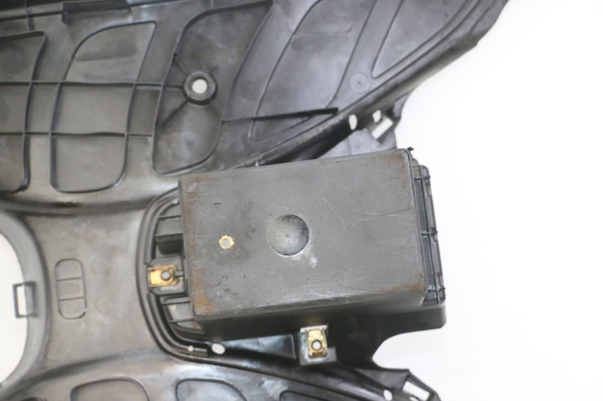 photo de PEDANA PEUGEOT ELYSEO 125 (1999 - 2004) - Caratteristiche distintive