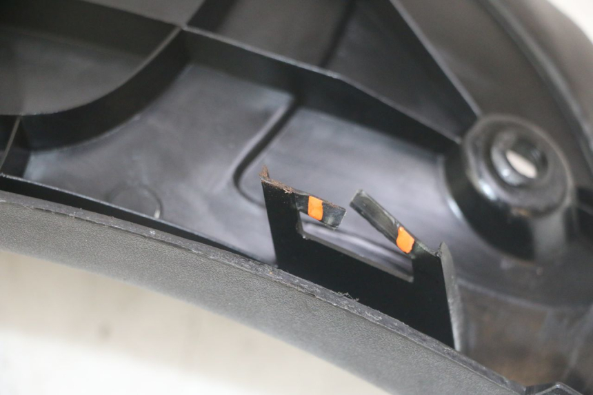 photo de PEDANA PEUGEOT ELYSEO 125 (1999 - 2004) - Dettagli dei punti di fissaggio