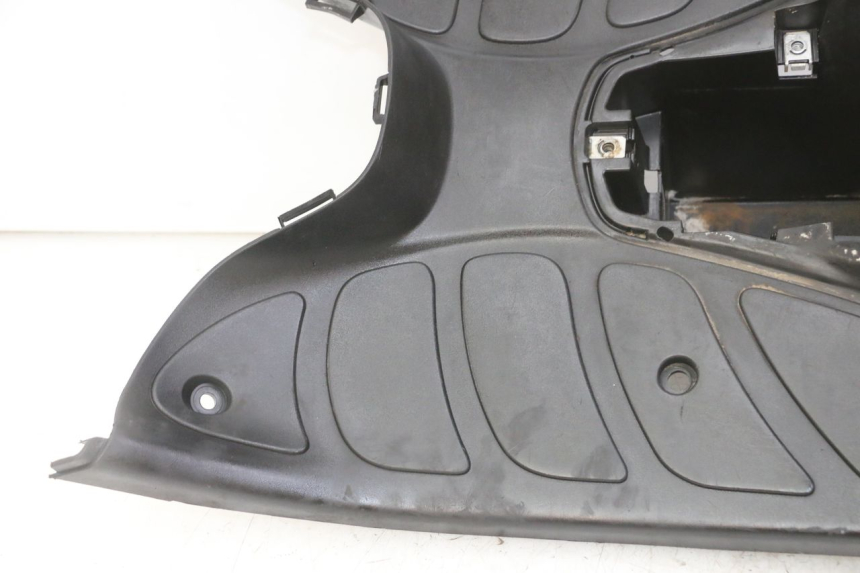 photo de CARENA PEDANA PEUGEOT ELYSTAR 125 (2002 - 2007) - Caratteristiche distintive