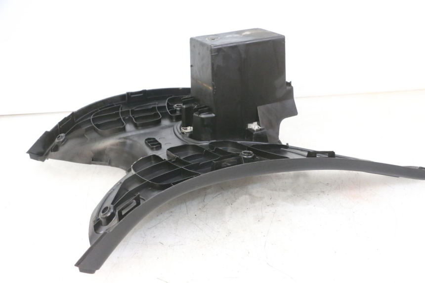 photo de CARENA PEDANA PEUGEOT ELYSTAR 125 (2002 - 2007) - Stato della superficie e materiale