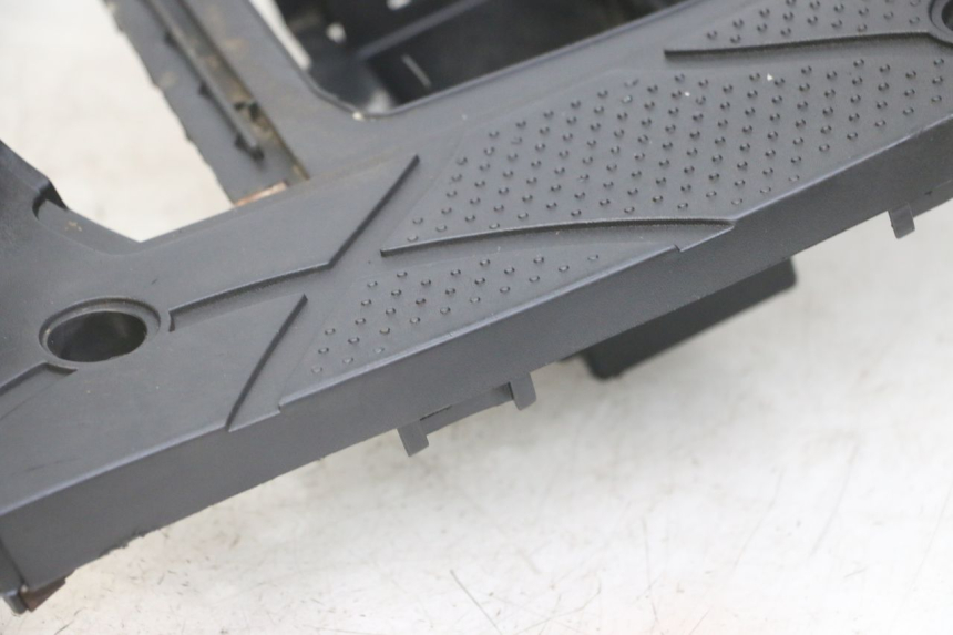 photo de CARENA PEDANA SYM FIDDLE 2 S 125 (2012 - 2014) - Stato della superficie e materiale