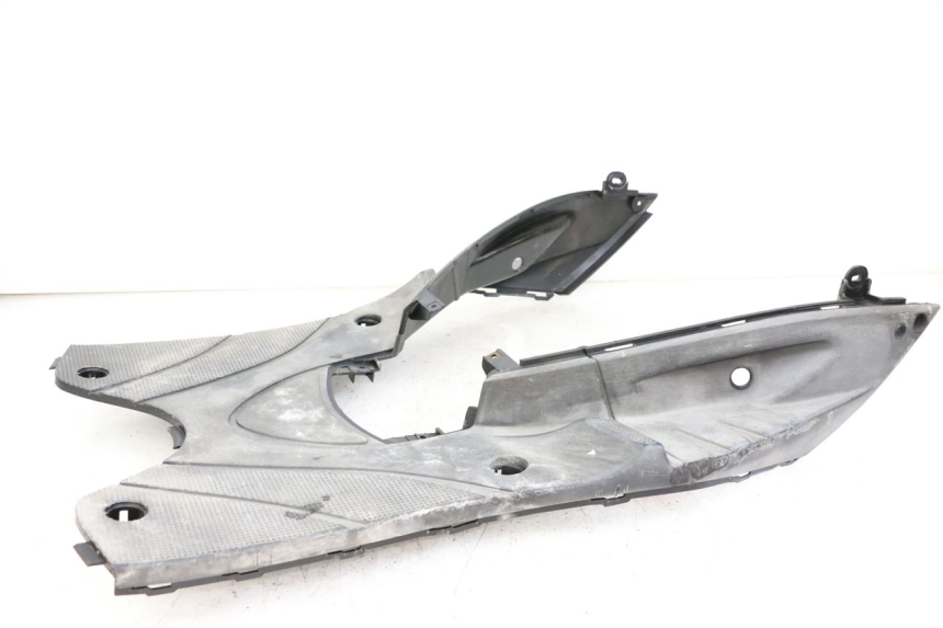 photo de CARENA PEDANA MBK FLAME X 125 (2007 - 2016) - Dettagli dei punti di fissaggio