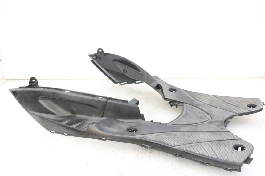 photo de CARENA PEDANA MBK FLAME X 125 (2007 - 2016) - Stato della superficie e materiale