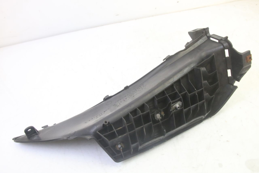 photo de PEDANA SINISTRA SUZUKI BURGMAN 125 (2007 - 2014) - Dettagli dei punti di fissaggio