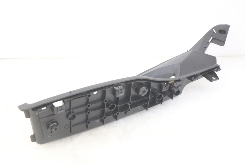 photo de PEDANA SINISTRA KYMCO DOWNTOWN ABS 125 (2015 - 2017) - Stato della superficie e materiale