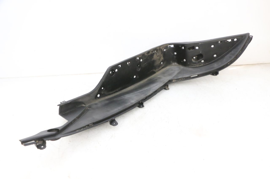 photo de CARENA PEDANA SINISTRA JM MOTORS GTS 125 (2015 - 2019) - Dettagli dei punti di fissaggio