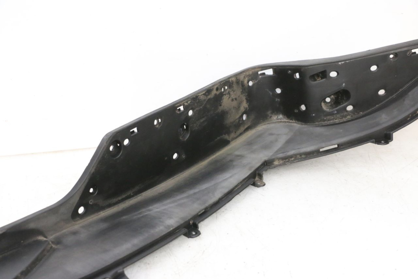 photo de CARENA PEDANA SINISTRA JM MOTORS GTS 125 (2015 - 2019) - Stato della superficie e materiale