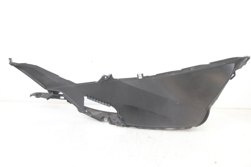 photo de CARENA PEDANA SINISTRA HONDA PCX (JF57/JF64) 125 (2014 - 2018) - Primo piano tecnico