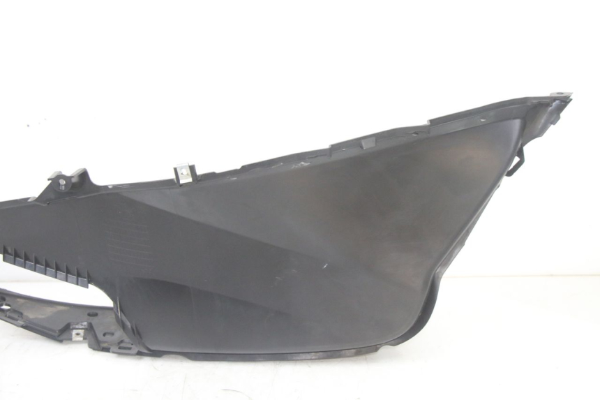 photo de CARENA PEDANA SINISTRA HONDA PCX (JF57/JF64) 125 (2014 - 2018) - Dettagli dei punti di fissaggio