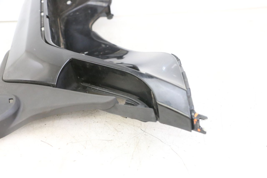 photo de CARENA PEDANA SINISTRA PIAGGIO IE MP3 YOURBAN 300 (2011 - 2016) - Caratteristiche distintive