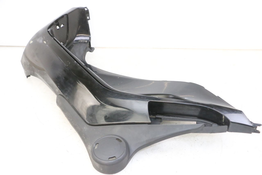 photo de CARENA PEDANA SINISTRA PIAGGIO IE MP3 YOURBAN 300 (2011 - 2016) - Primo piano ad alta risoluzione