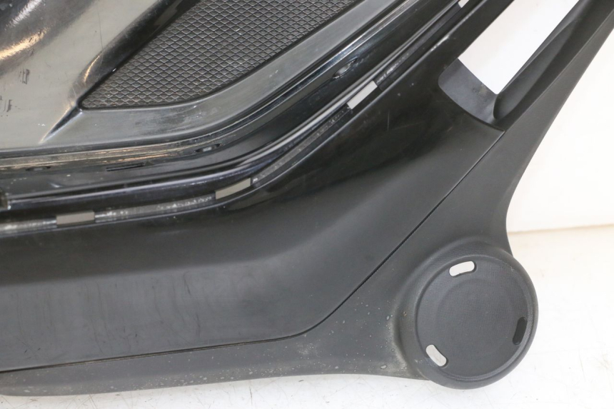 photo de CARENA PEDANA SINISTRA PIAGGIO IE MP3 YOURBAN 300 (2011 - 2016) - Focus sulla struttura