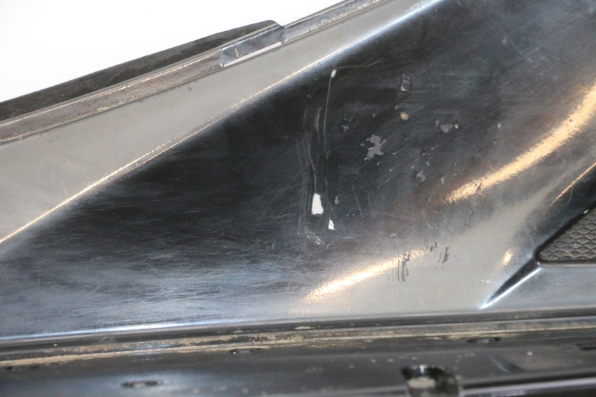 photo de CARENA PEDANA SINISTRA PIAGGIO IE MP3 YOURBAN 300 (2011 - 2016) - Panoramica del profilo