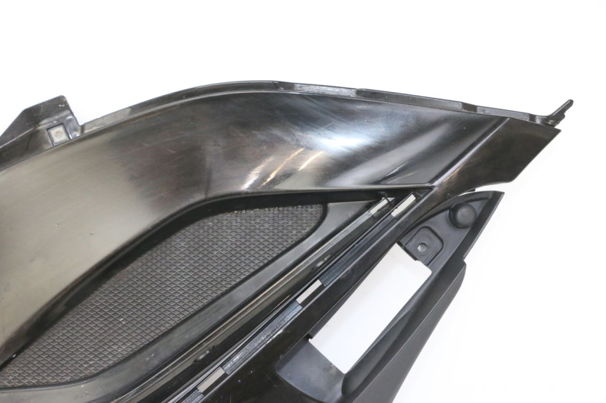 photo de CARENA PEDANA SINISTRA PIAGGIO IE MP3 YOURBAN 300 (2011 - 2016) - Dettaglio del componente