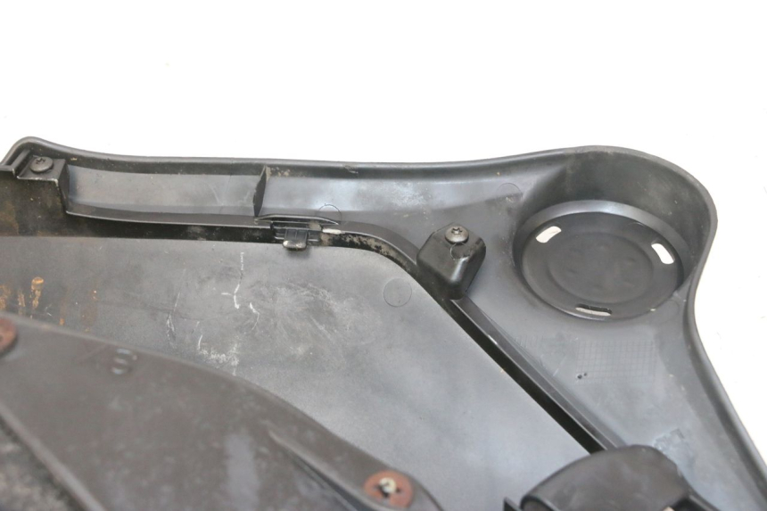 photo de CARENA PEDANA SINISTRA PIAGGIO IE MP3 YOURBAN 300 (2011 - 2016) - Dettagli dei punti di fissaggio