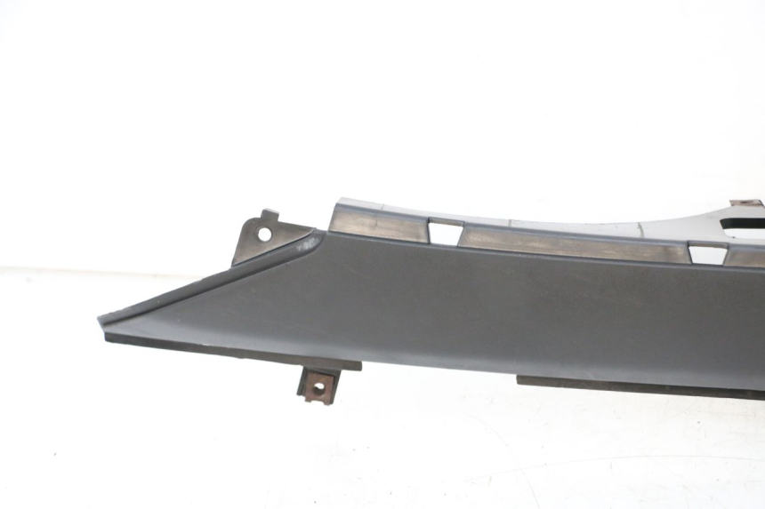 photo de CARENA PEDANA SINISTRA MBK OVETTO ONE 2T 50 (2013 - 2017) - Marcature e riferimenti originali