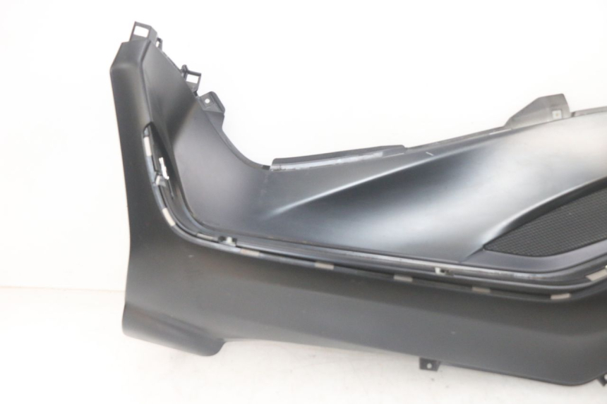 photo de CARENA PEDANA SINISTRA PIAGGIO MP3 HPE 300 (2019 - 2026) - Zoom sui componenti