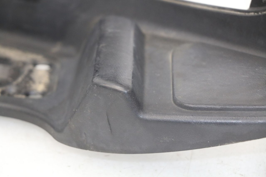 photo de Pedana sinistra PIAGGIO MP3 LT 400 (2007 - 2012) - Dettagli dei punti di fissaggio