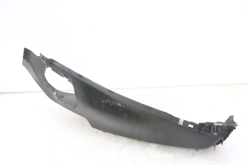 photo de CARENA PEDANA SINISTRA PIAGGIO MP3 LT 300 (2010 - 2016) - Primo piano tecnico