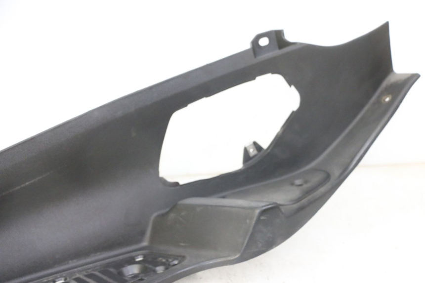 photo de CARENA PEDANA SINISTRA PIAGGIO MP3 LT 300 (2010 - 2016) - Dettagli dei punti di fissaggio