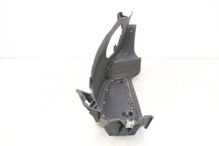 photo de Pedana sinistra PIAGGIO MP3 LT 400 (2007 - 2012) - Stato della superficie e materiale