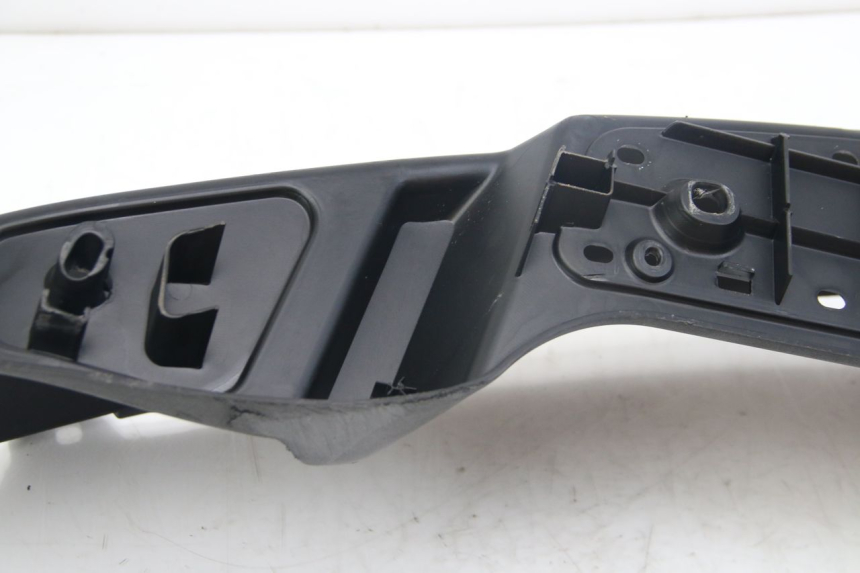 photo de MARCHE PIED SINISTRO PIAGGIO MP3 125 (2006 - 2014) - Dettagli dei punti di fissaggio