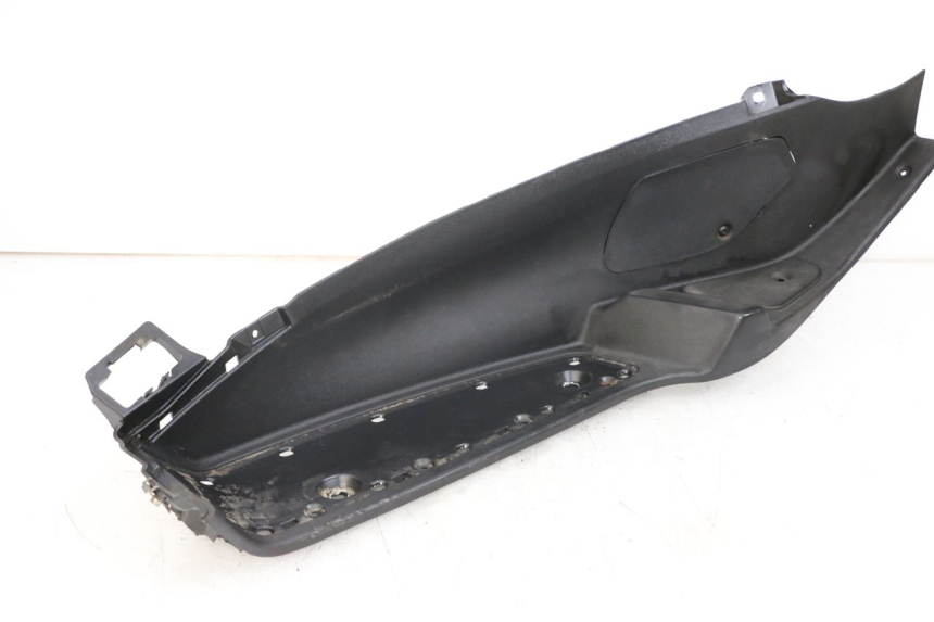 photo de PEDANA SINISTRA PIAGGIO MP3 500 (2011 - 2015) - Dettagli dei punti di fissaggio