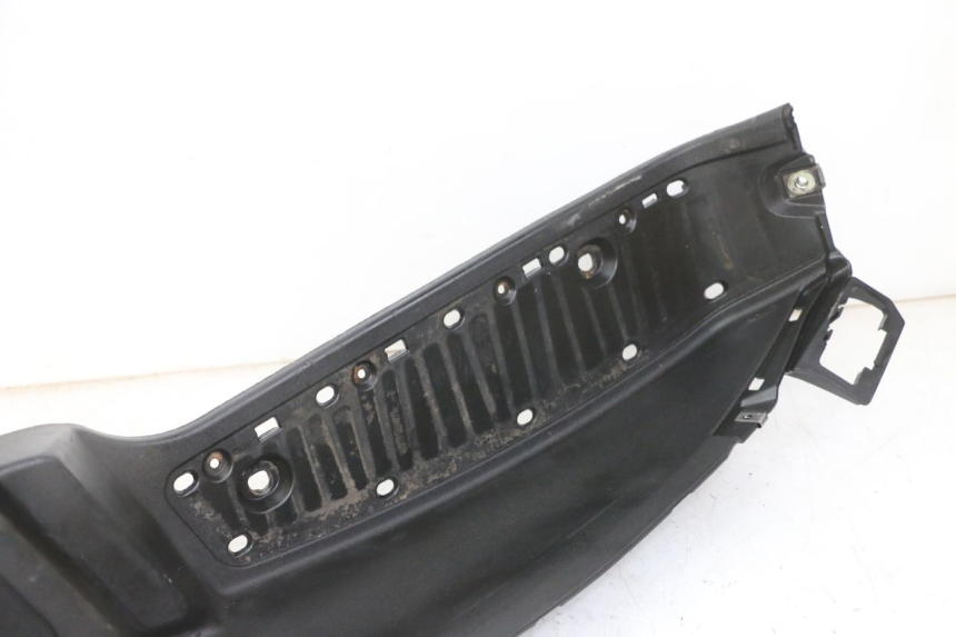 photo de PEDANA SINISTRA PIAGGIO MP3 500 (2011 - 2015) - Dettagli dei punti di fissaggio