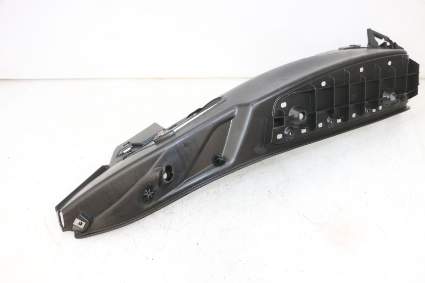 photo de CARENA PEDANA SINISTRA PIAGGIO MP3 500 (2016 - 2018) - Primo piano tecnico